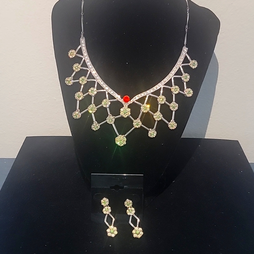 Unique Necklace Set